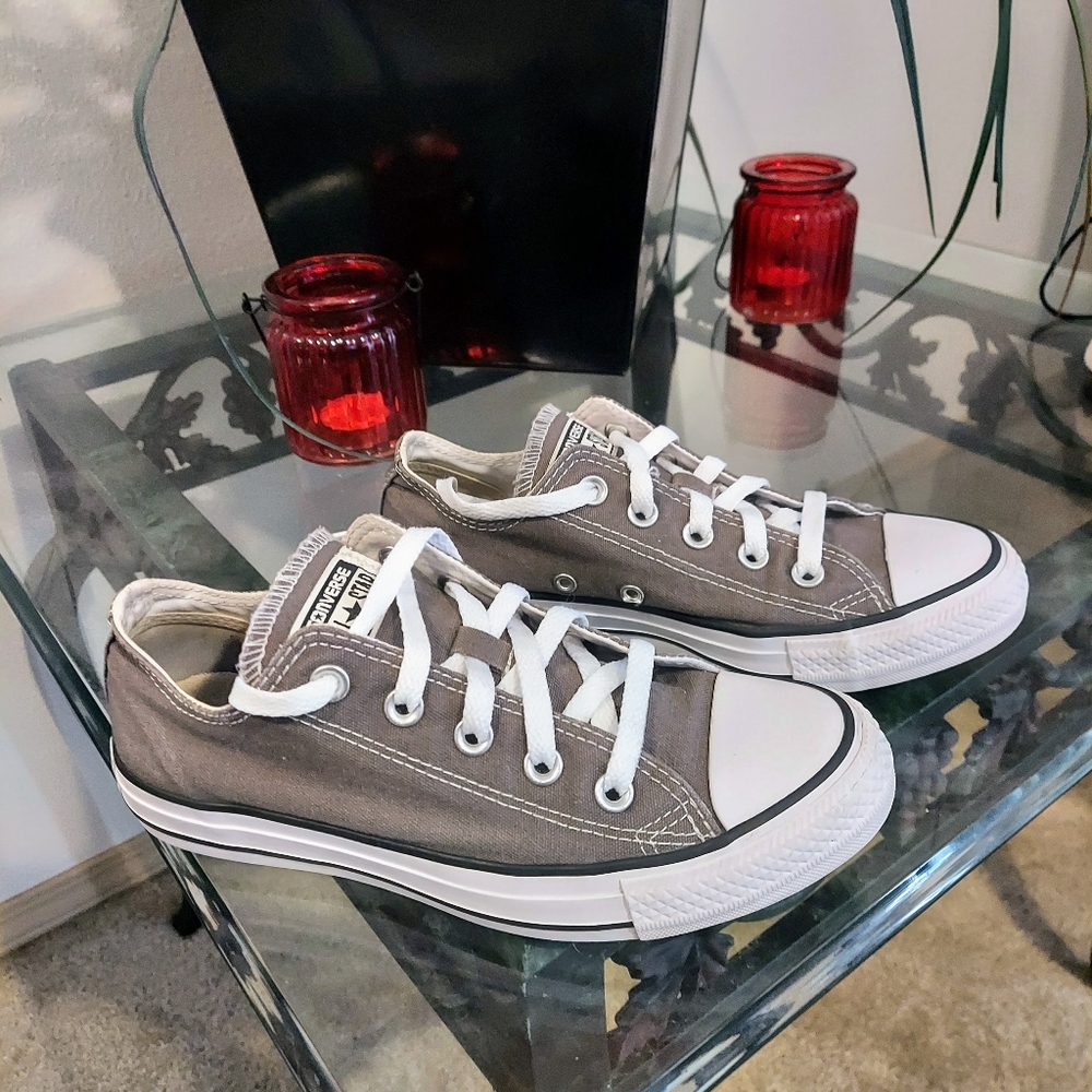 LIKE NEW Converse Chuck Taylor All Star Grey